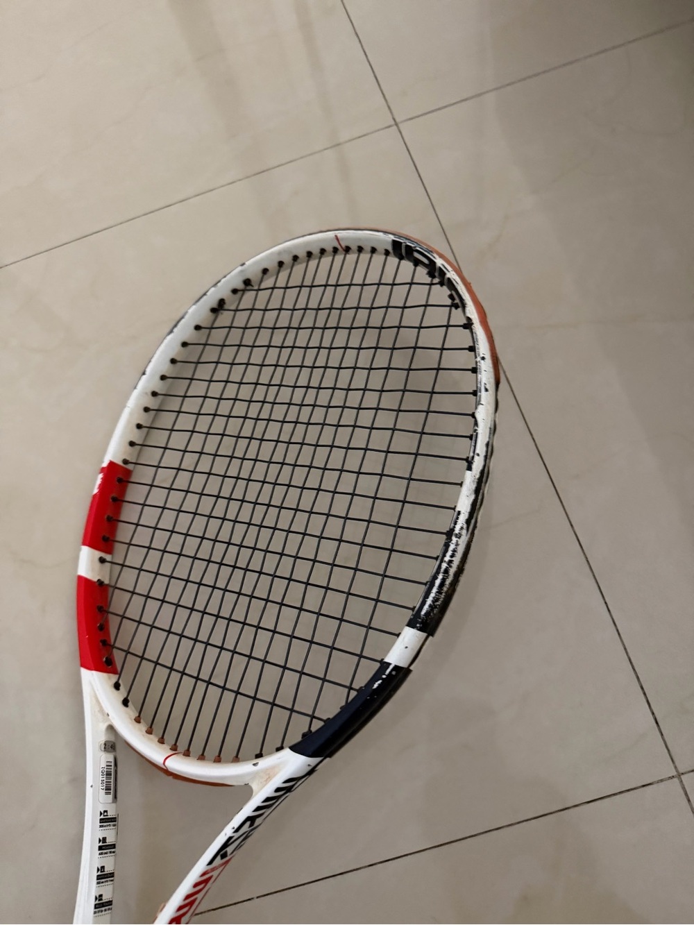 White and Red Tennis Racket - Unbranded High-Performance Racquet - Picture 5 of 5